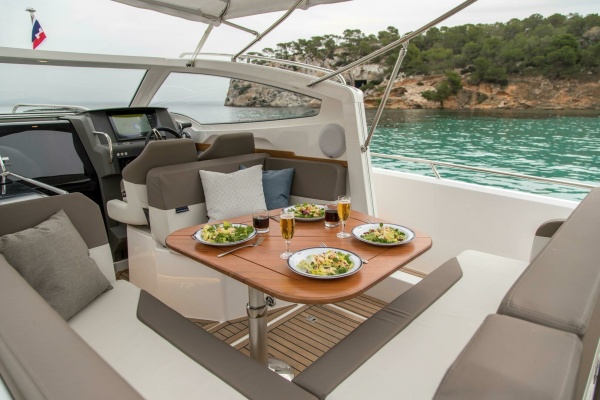Nimbus Weekender 9 Aft Seating
