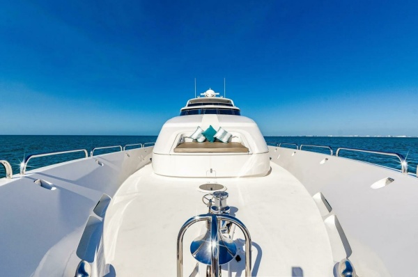 Serendipity 94ft Lazzara Yachts Yacht For Sale