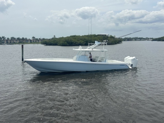 2023Contender 44 ft 44 Center Console   DAKOTA CRUDE