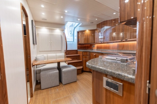 2018 Viking 52