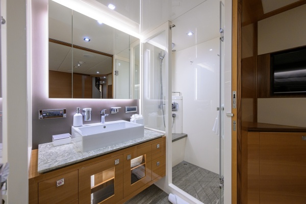 Midnight Moon 85ft Horizon Yacht For Sale