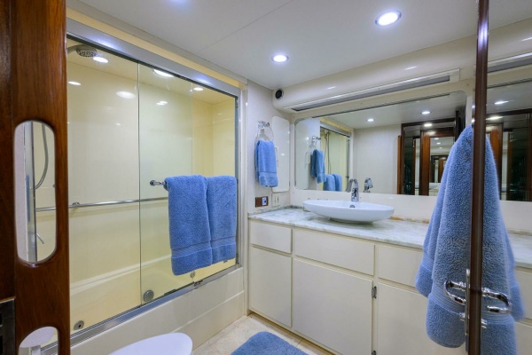 FOREVER YOUNG 78ft Hatteras Yacht For Sale