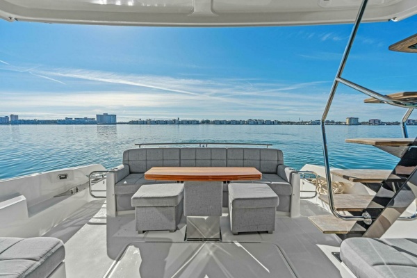 2016 Tiara Yachts 50 Flybridge