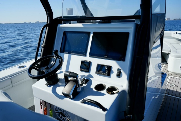 Luhn 32 32ft Yellowfin Yacht For Sale