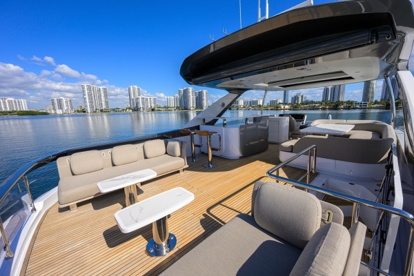 DT78 78ft Azimut Yacht For Sale