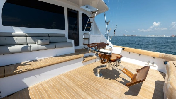 2021 Hatteras 65