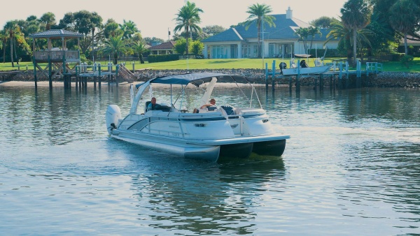 HOLD ON 30ft Bennington Yacht For Sale