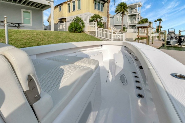 2023 Jupiter 43 Center Console 
