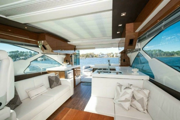 2020 Cruisers Yachts 60