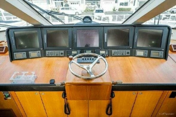 Photo of the 2008 Hatteras 77 Enclosed Bridge "Desperado"
