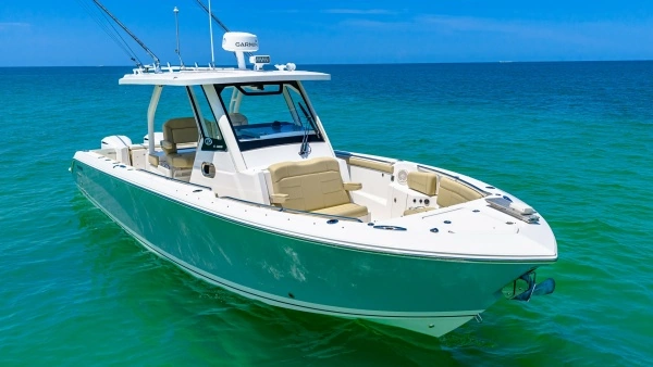 2019 Pursuit 32