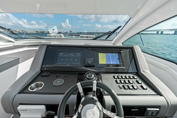 Cruisers 42 SARGAM - Helm