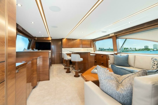 Viking 74 Convertible - Salon