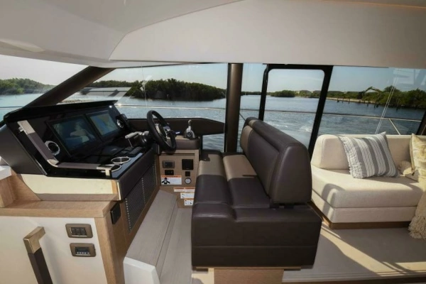 2023 Prestige 52