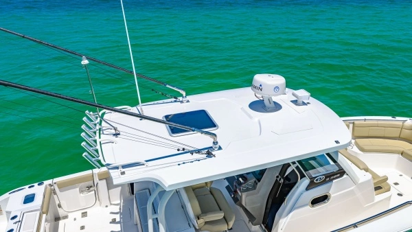 2019 Pursuit 32