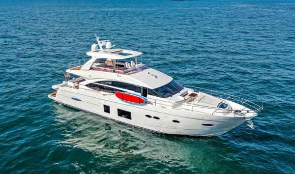 2015 Princess 72