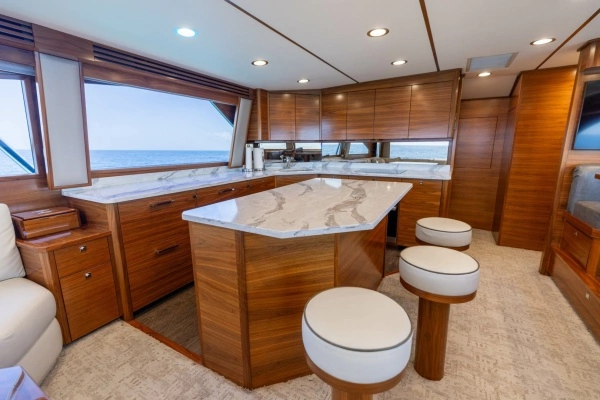 2023 Viking 72