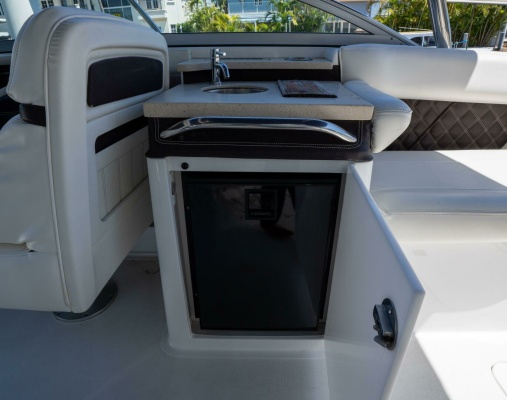 Unplugged 28ft Cobalt Yacht For Sale