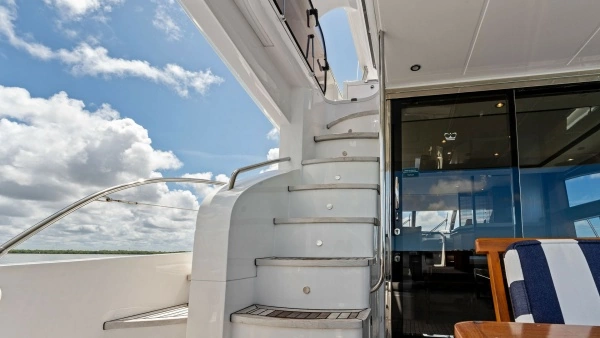 2016 Princess 64