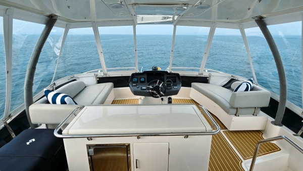 Going Around 44ft Aquila Yacht For Sale