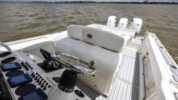 2005 Triton 34