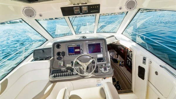 HAMMERHEAD II 34ft Boston Whaler Yacht For Sale