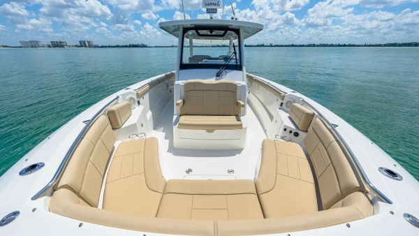 2019 Pursuit 32