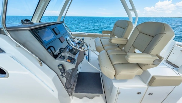 2019 Pursuit 32