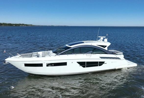 2020 Cruisers Yachts 60