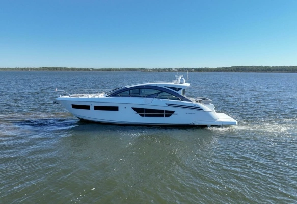 2020 Cruisers Yachts 60