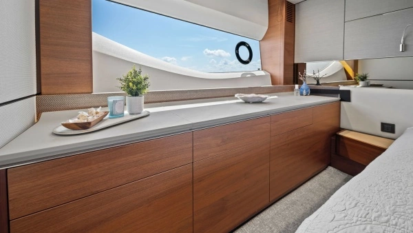 2019 Princess 65