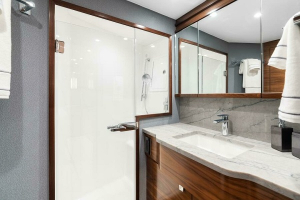 Viking 74 Convertible - Master Stateroom Ensuite head