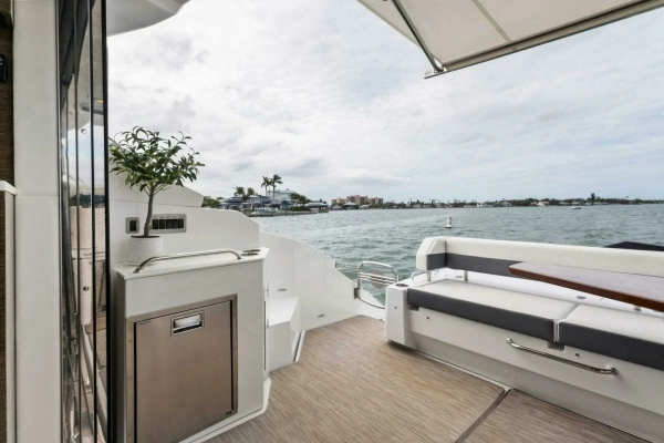 2020 Cruisers Yachts 46