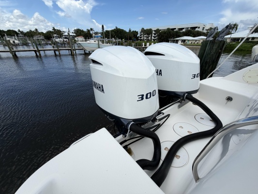 SEAQUEL 29ft Robalo Yacht For Sale