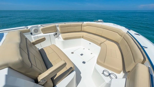 2019 Pursuit 32