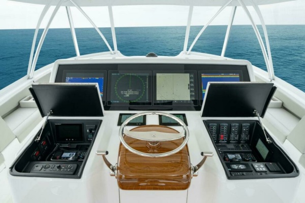 Viking 82 Convertible - Helm
