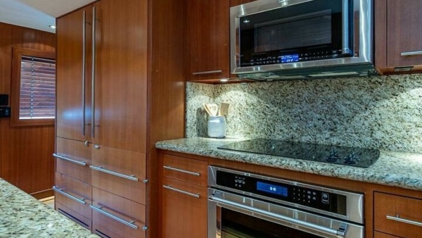 Magnum Ride 100ft Hatteras Yacht For Sale