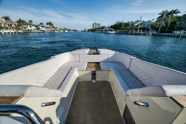 2LW 34ft Chris Craft Yacht For Sale