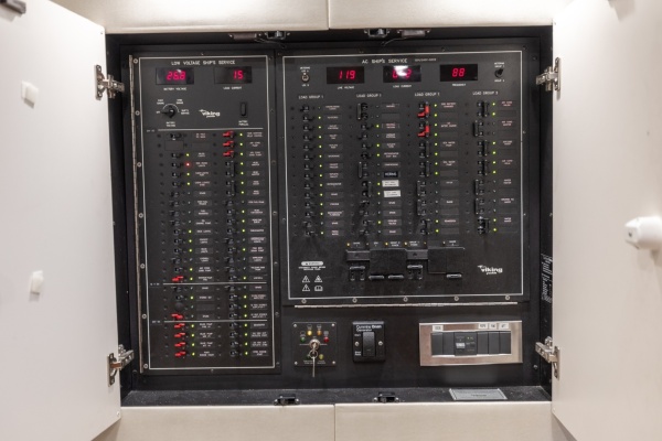 2018 52 Viking Sport Tower Wild Eagle Salon Breaker Panel (1)
