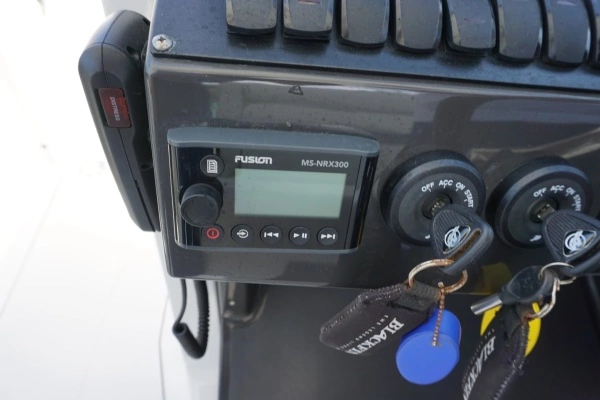 Photo of the 2023 Blackfin 272 DC