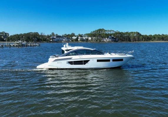 2020 Cruisers Yachts 60