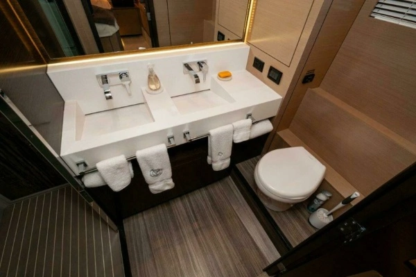 2019 Cruisers Yachts 60