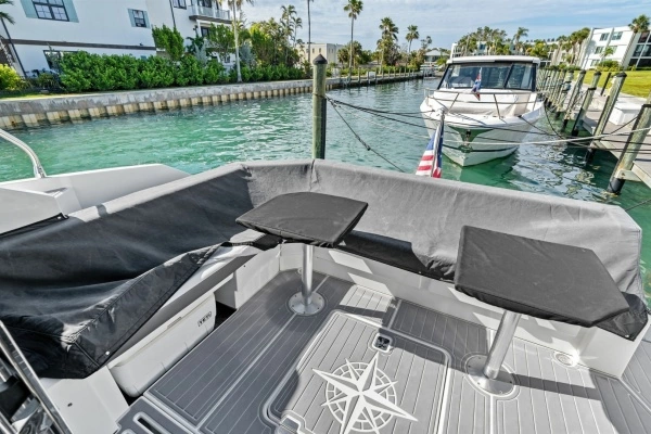 2019 Cruisers Yachts 42