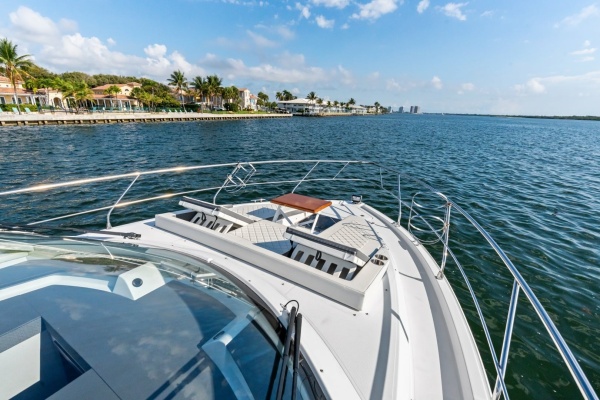 Cruisers 42 SARGAM - Bow