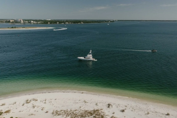 2005 Hatteras 68