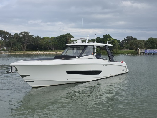 BFT 42ft Boston Whaler Yacht For Sale