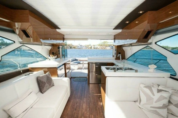 2020 Cruisers Yachts 60
