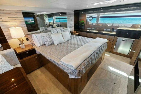 2023 Cruisers Yachts 60