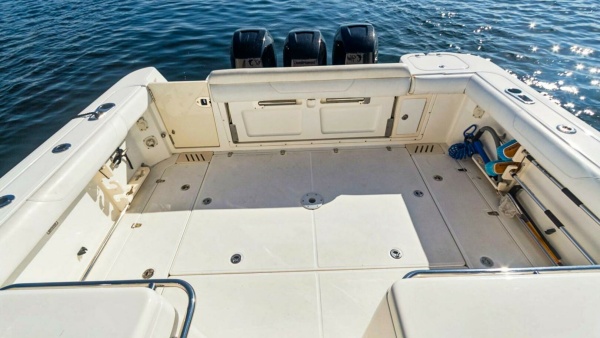 HAMMERHEAD II 34ft Boston Whaler Yacht For Sale