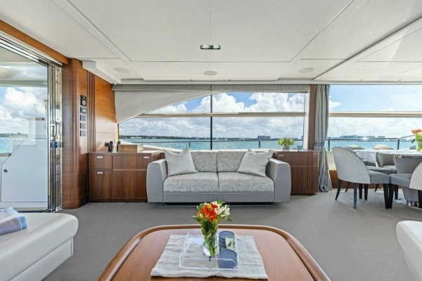 2018 Princess 75